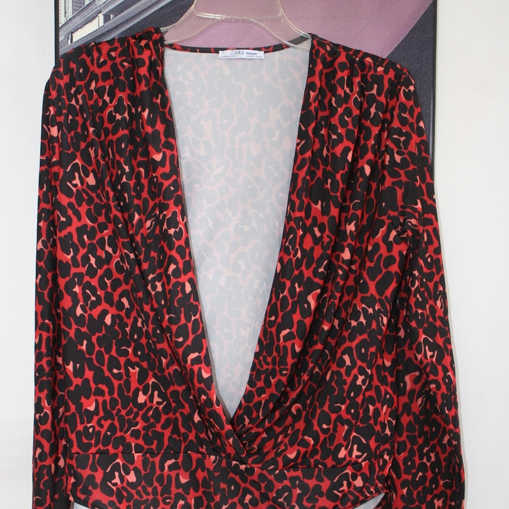 ZARA BODY RED & BLACK COLOR W/ ANIMAL PRINT LARGE